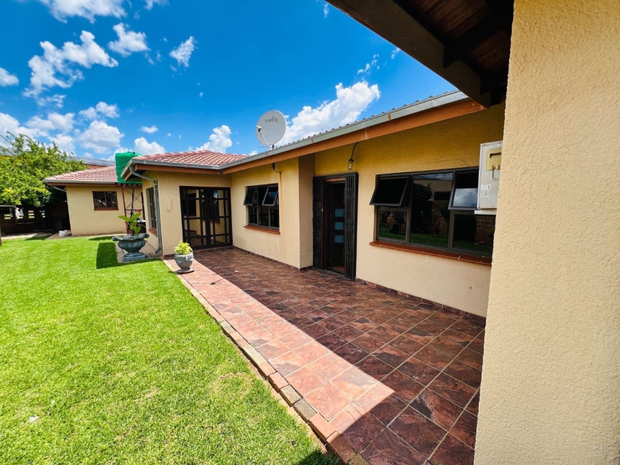 3 Bedroom Property for Sale in Mmabatho North West